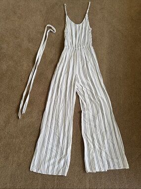 SWS Striped White Wide Split Leg Jumpsuit with Removable Belt - size small